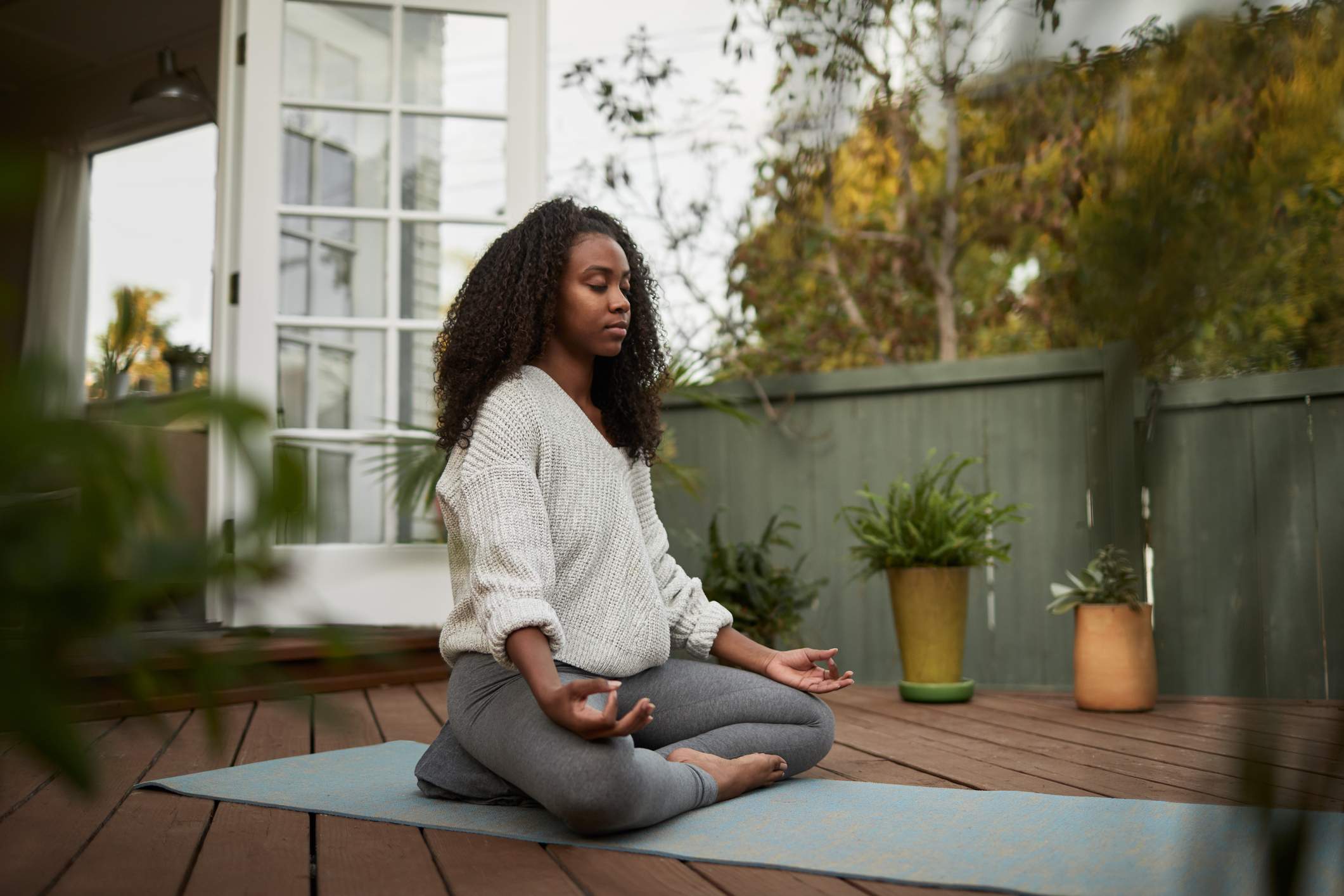 ¿Confundido acerca de la atención plena y la meditación? Así es como puede beneficiarse