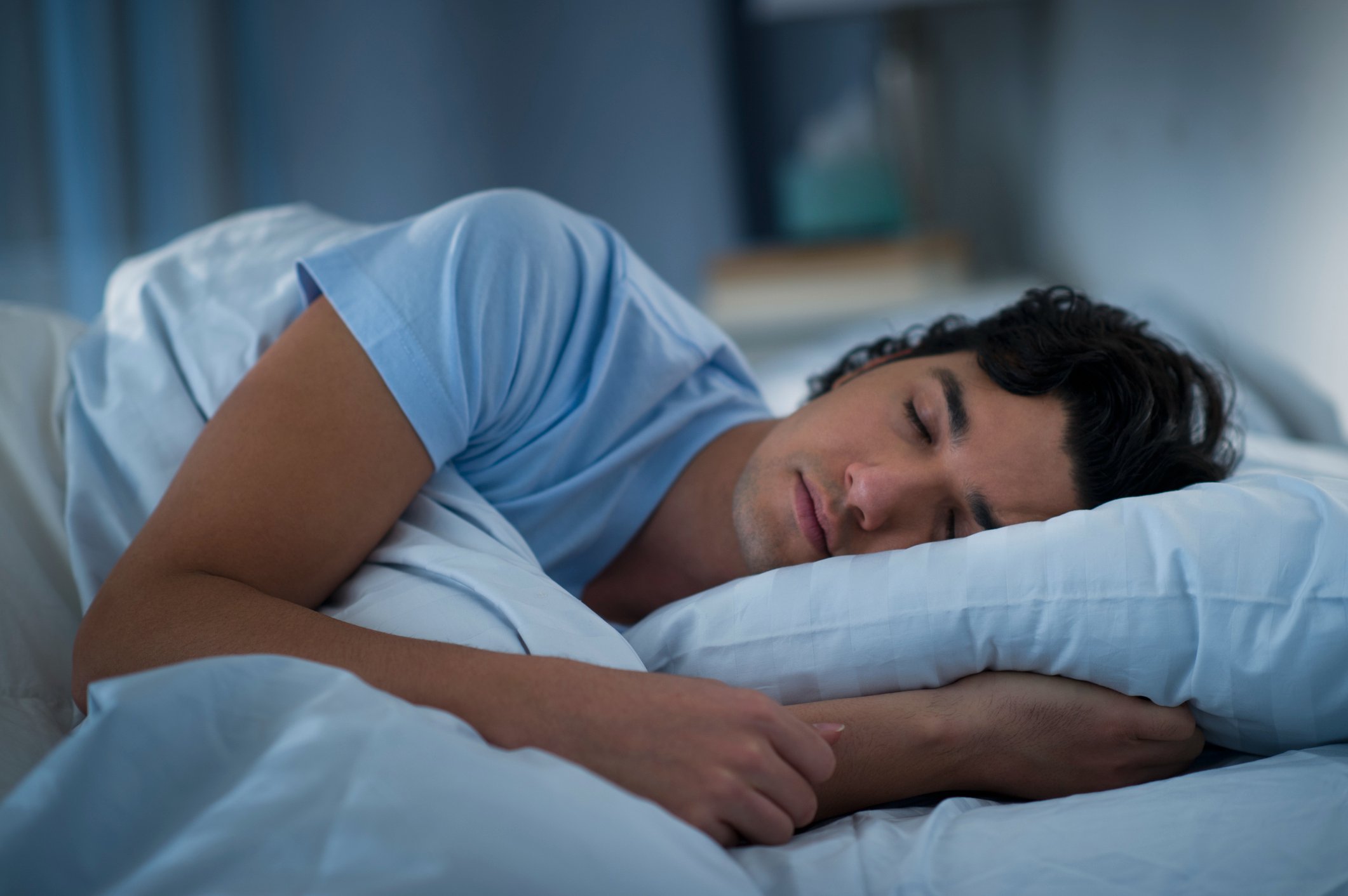 Cómo dormir más temprano para que también puedas ser una persona mañanera