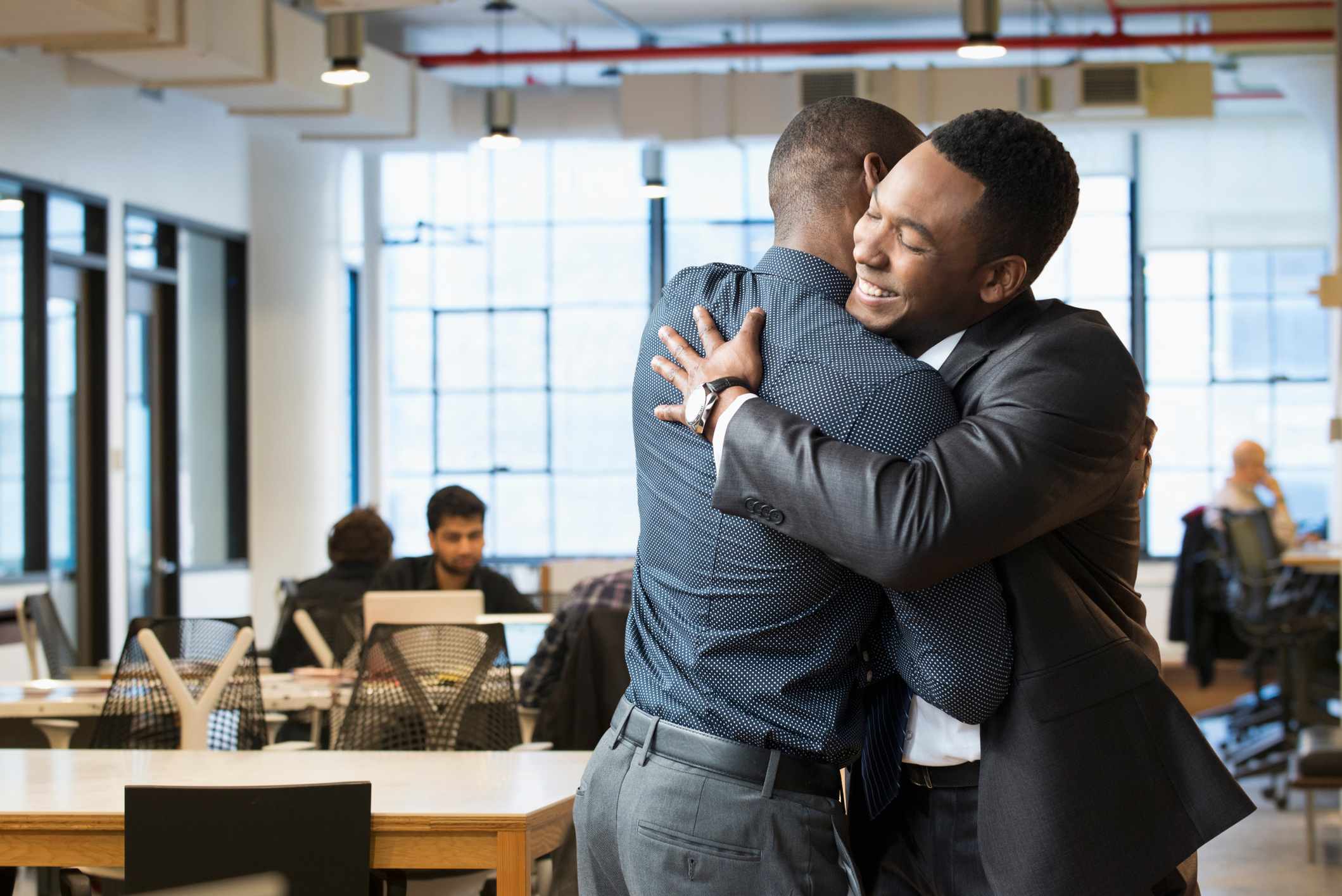 Aproveche los lenguajes del amor en el trabajo para mejorar la cultura de su oficina