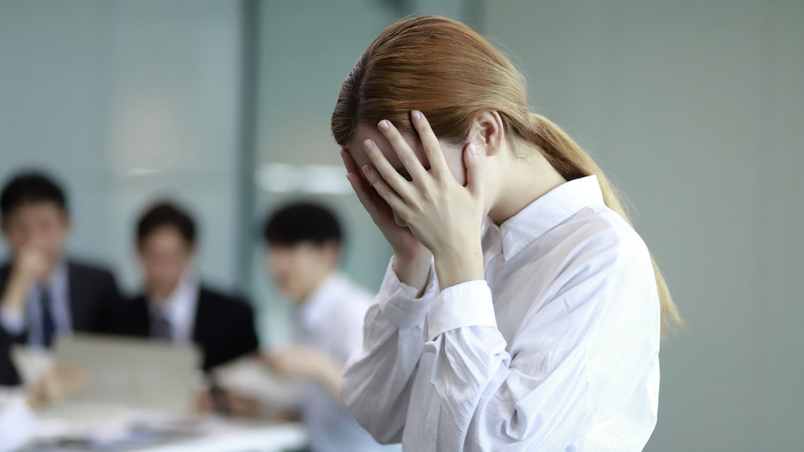 Las mujeres experimentan un mayor estrés en industrias dominadas por hombres