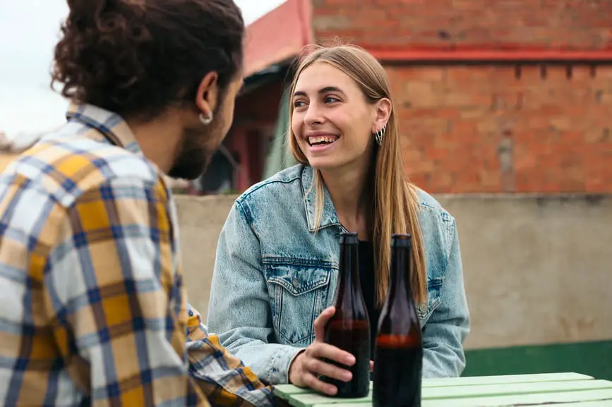 Habla menos, escucha más: 6 razones por las que vale la pena aprender el arte