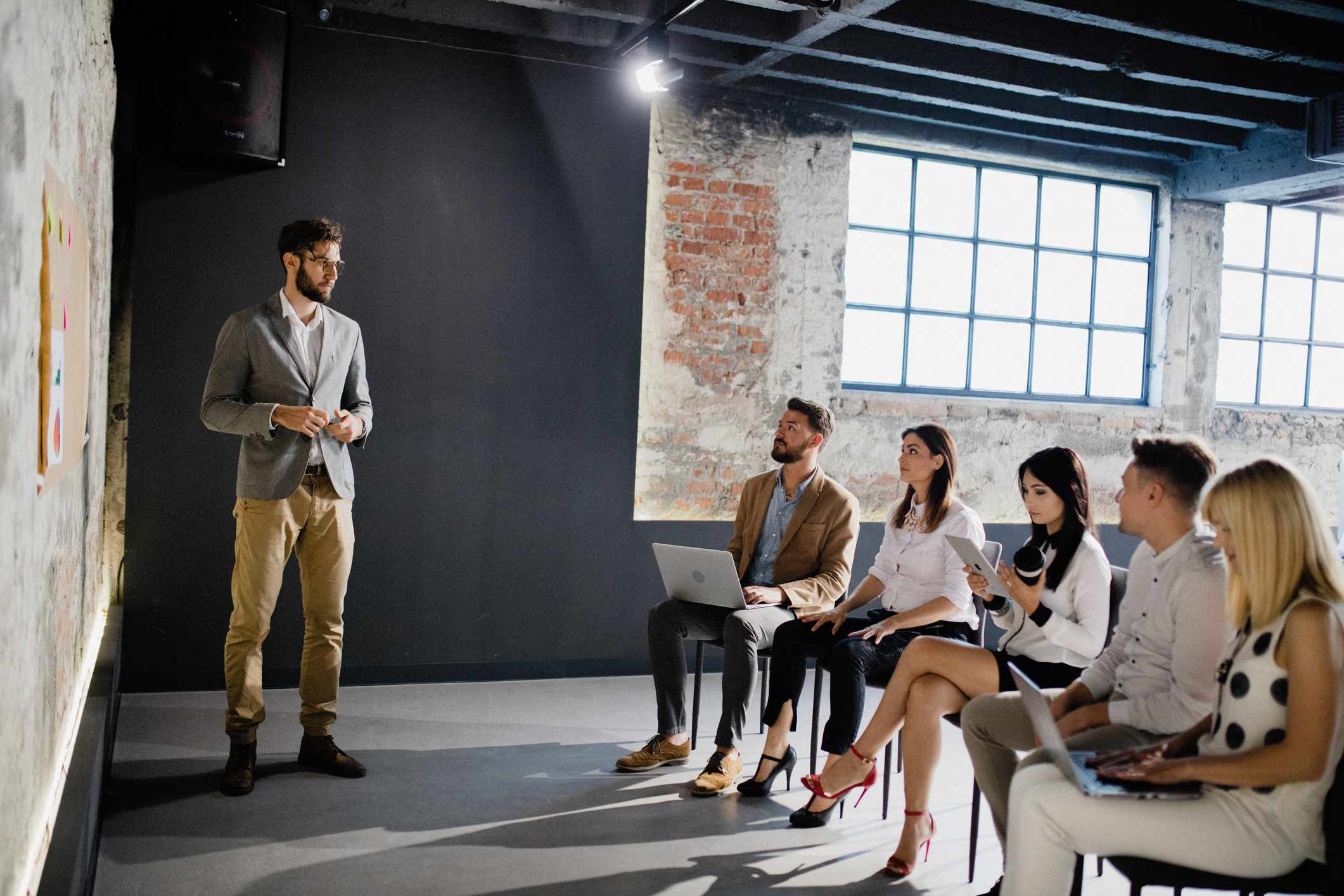 Posturas de poder: cómo sentirse más seguro con el lenguaje corporal