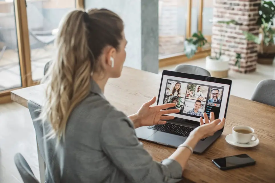 Trabajar para una empresa grande vs empresa pequeña: pros y contras