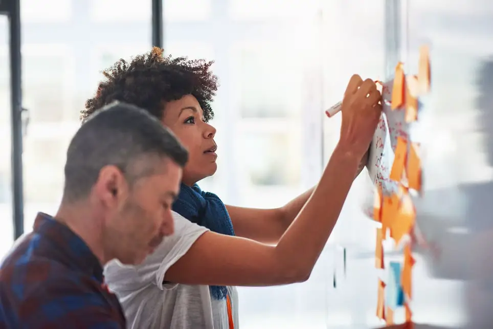 Trabajar para una empresa grande vs empresa pequeña: pros y contras