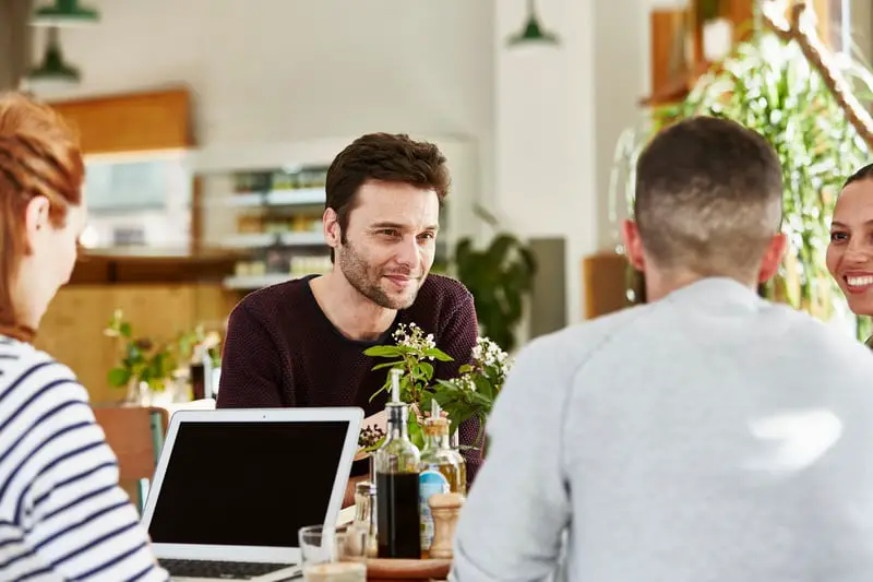 Ve feliz al trabajo con estas 20 formas de empezar el día