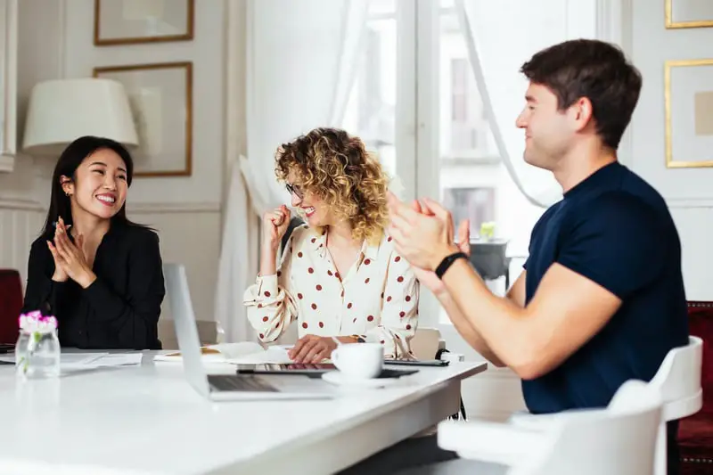 Ve feliz al trabajo con estas 20 formas de empezar el día