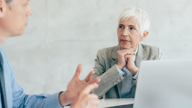 7 razones por las que las entrevistas de permanencia impulsan la retención de empleados