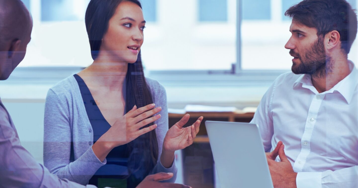 12 señales de que tu fuerte personalidad está intimidando a los demás en el trabajo...