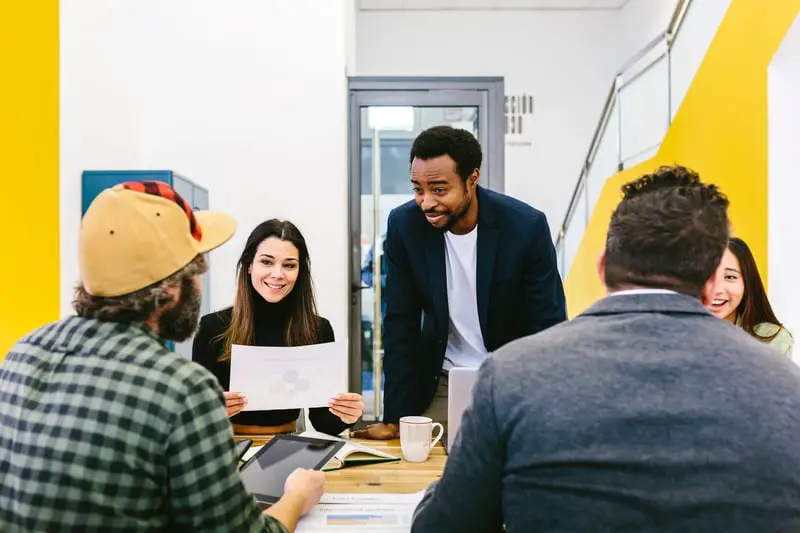 Cómo ser un buen jugador de equipo: Consejos para convertirse en el compañero de trabajo de ensueño