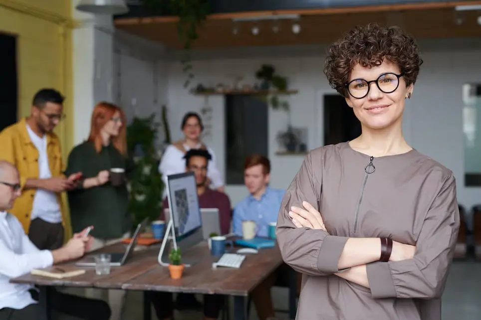 Use el modelo de liderazgo relacional para un liderazgo completo